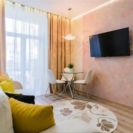 Rentbel White Hall Apartament